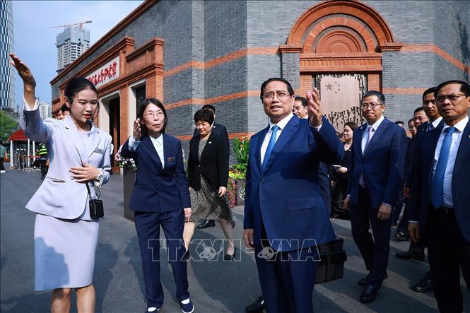 Thủ tướng Phạm Minh Chính thăm Di tích nơi diễn ra Đại hội lần thứ nhất của Đảng Cộng sản Trung Quốc. Ảnh: Dương Giang-TTXVN     
