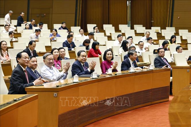 Tổng Bí thư Tô Lâm, Chủ tịch Quốc hội Trần Thanh Mẫn và đại biểu Quốc hội dự lễ công bố. Ảnh: Doãn Tấn - TTXVN