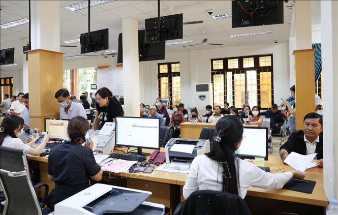 UBND phường Buôn Ma Thuột (mới), tỉnh Đắk Lắk vận hành thử nghiệm Trung tâm phục vụ hành chính công cấp xã nhằm giải quyết thủ tục hành chính liên tục cho người dân và doanh nghiệp. Ảnh: Hoài Thu – TTXVN