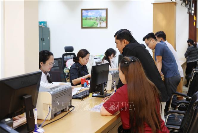 UBND phường Buôn Ma Thuột (mới), tỉnh Đắk Lắk vận hành thử nghiệm Trung tâm phục vụ hành chính công cấp xã nhằm giải quyết thủ tục hành chính liên tục cho người dân và doanh nghiệp. Ảnh: Hoài Thu – TTXVN