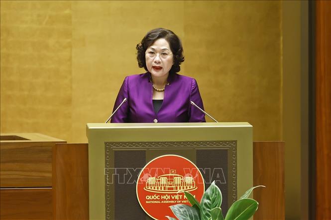 Thống đốc Ngân hàng Nhà nước Việt Nam Nguyễn Thị Hồng trình bày Báo cáo giải trình, tiếp thu, chỉnh lý dự thảo Luật sửa đổi, bổ sung một số điều của Luật Các tổ chức tín dụng. Ảnh: Doãn Tấn - TTXVN
