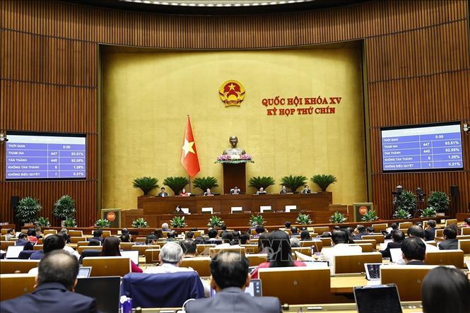 Quốc hội biểu quyết thông qua Luật sửa đổi, bổ sung một số điều của Luật Mặt trận Tổ quốc Việt Nam, Luật Công đoàn, Luật Thanh niên và Luật Thực hiện dân chủ ở cơ sở. Ảnh: Doãn Tấn - TTXVN