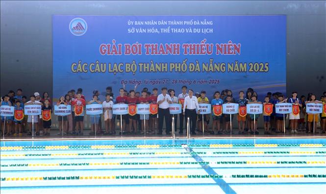 Các đoàn vận động viên tham gia giải tại lễ khai mạc. Ảnh: Trần Lê Lâm – TTXVN 