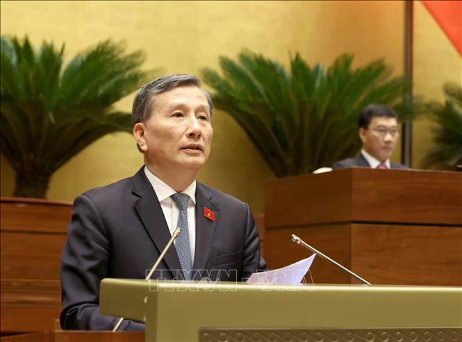 Chủ nhiệm Ủy ban Khoa học, Công nghệ và Môi trường của Quốc hội Lê Quang Huy trình bày Báo cáo giải trình, tiếp thu, chỉnh lý dự thảo Luật Năng lượng nguyên tử (sửa đổi). Ảnh: Phương Hoa - TTXVN