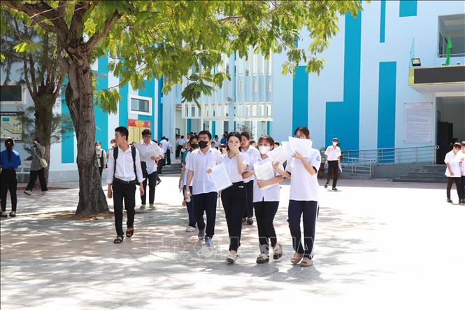 Thí sinh tại Trường THPT Thái Nguyên, Nha Trang ngày 27/6. Ảnh: Đặng Tuấn- TTXVN 