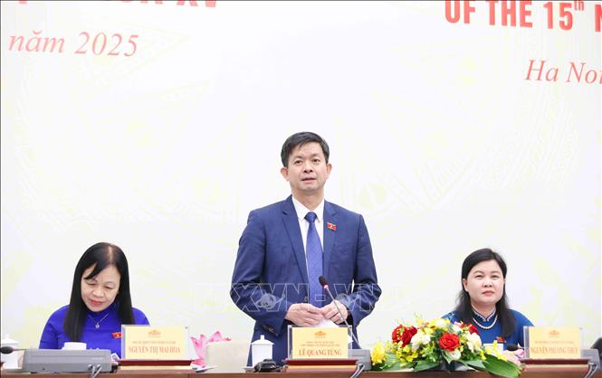 Tổng thư ký, Chủ nhiệm Văn phòng Quốc hội Lê Quang Tùng chủ trì Họp báo. Ảnh: Phương Hoa - TTXVN