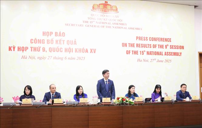 Tổng thư ký, Chủ nhiệm Văn phòng Quốc hội Lê Quang Tùng chủ trì Họp báo. Ảnh: Phương Hoa - TTXVN