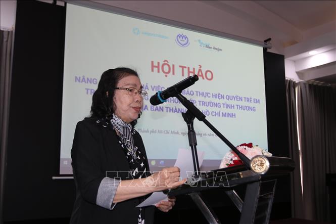 Bà Mai Thị Ngọc Mai, Chủ tịch Hội Bảo vệ quyền trẻ em Thành phố Hồ Chí Minh phát biểu tại hội thảo. Ảnh: Thanh Vũ - TTXVN 