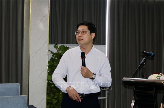 Ông Phạm Đình Nghinh, Phó Chủ tịch Hội Bảo vệ quyền trẻ em Thành phố Hồ Chí Minh phát biểu tại hội thảo. Ảnh: Thanh Vũ - TTXVN 