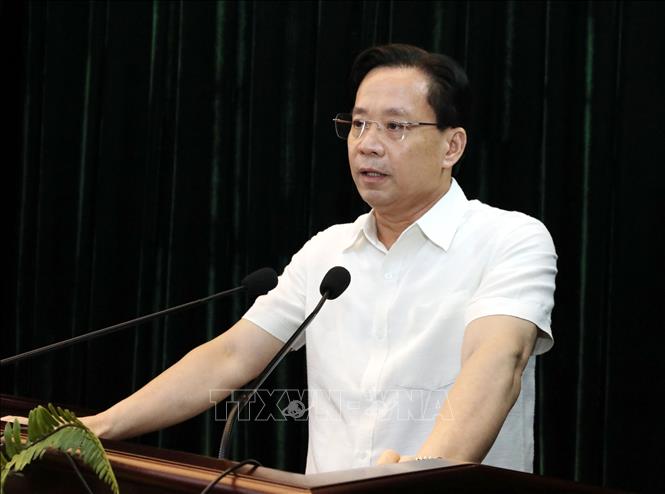 Bí thư Tỉnh ủy Lạng Sơn Hoàng Văn Nghiệm giao nhiệm vụ cho các xã, phường thành lập mới. Ảnh: Văn Đạt - TTXVN