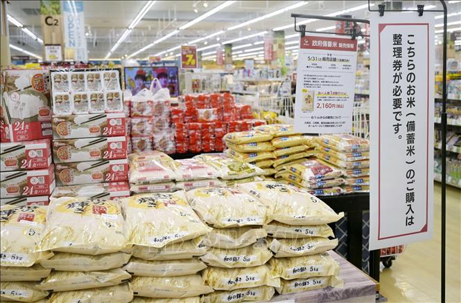 Gạo được bán tại siêu thị ở Sendai, Nhật Bản. Ảnh: Kyodo/TTXVN