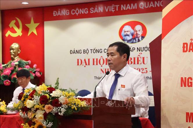 Ông Dương Hồng Nhân, Bí thư Đảng ủy, Chủ tịch Hội đồng thành viên Tổng Công ty Cấp nước Sài Gòn phát biểu tại Đại hội. Ảnh: Anh Tuấn - TTXVN