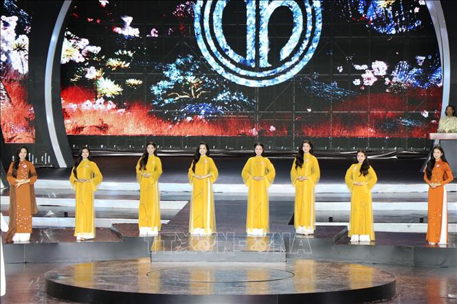 Phần thi áo dài. Ảnh: Tường Vi – TTXVN