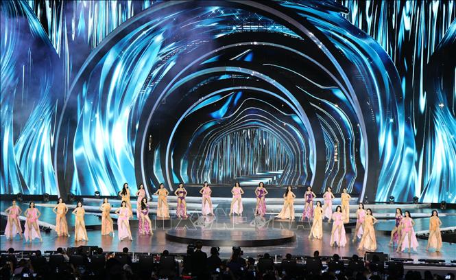25 thí sinh đã thực sự toả sáng trong phần thi áo tắm. Ảnh: Tường Vi – TTXVN