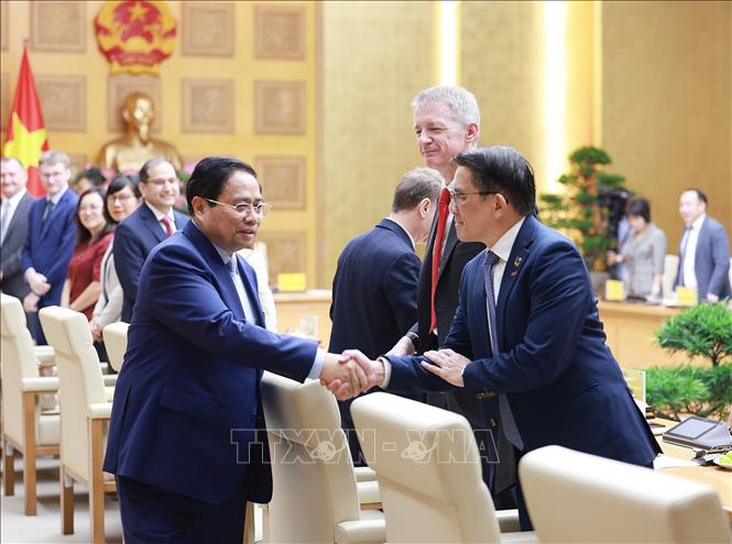 Thủ tướng Phạm Minh Chính với các doanh nghiệp Vương Quốc Anh. Ảnh: Dương Giang-TTXVN 
