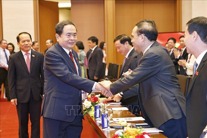Chủ tịch Quốc hội Trần Thanh Mẫn với đại biểu. Ảnh: Doãn Tấn – TTXVN