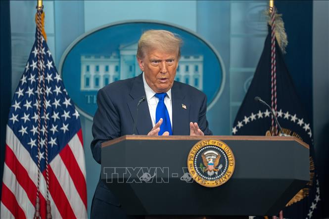 Tổng thống Mỹ Donald Trump trong cuộc họp báo về vấn đề thuế quan tại Nhà Trắng ngày 27/6/2025. Ảnh: THX/TTXVN