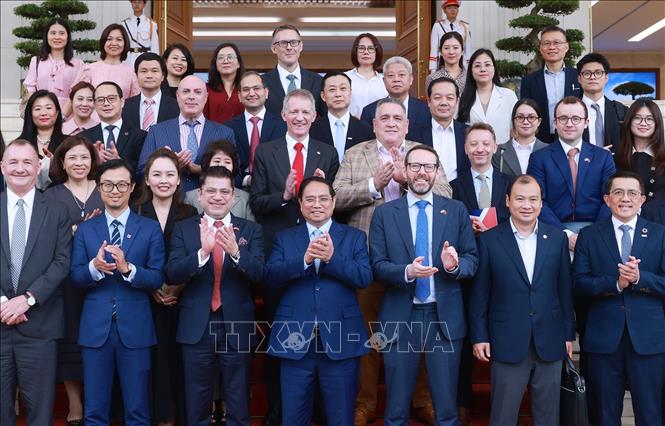 Thủ tướng Phạm Minh Chính với các doanh nghiệp của Vương quốc Anh. Ảnh: Dương Giang-TTXVN