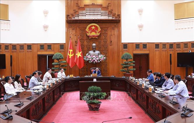Thủ tướng Phạm Minh Chính chủ trì cuộc họp về đảm bảo cân bằng thương mại với Hoa Kỳ. Ảnh: Dương Giang-TTXVN
