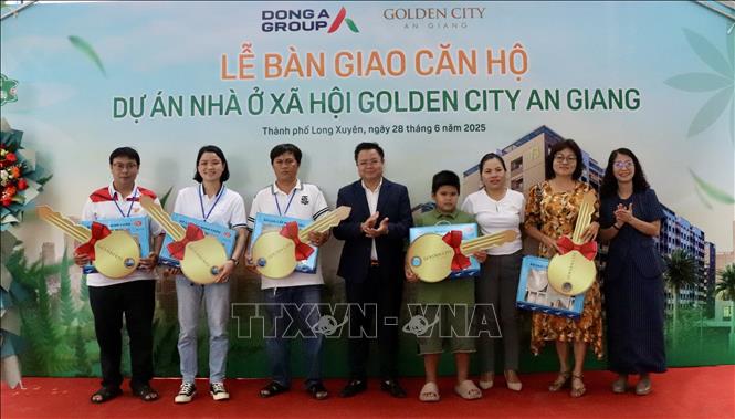 Chủ đầu tư bàn giao căn hộ cho người dân sau phản ánh của TTXVN. Ảnh: Thanh Sang-TTXVN