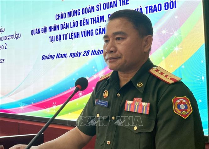 Đồng chí Đại tá Hong Thoong Si Sa Nôn, Trưởng phòng Thanh niên Quân đội nhân dân Lào phát biểu tại chương trình. Ảnh: Trịnh Bang Nhiệm - TTXVN