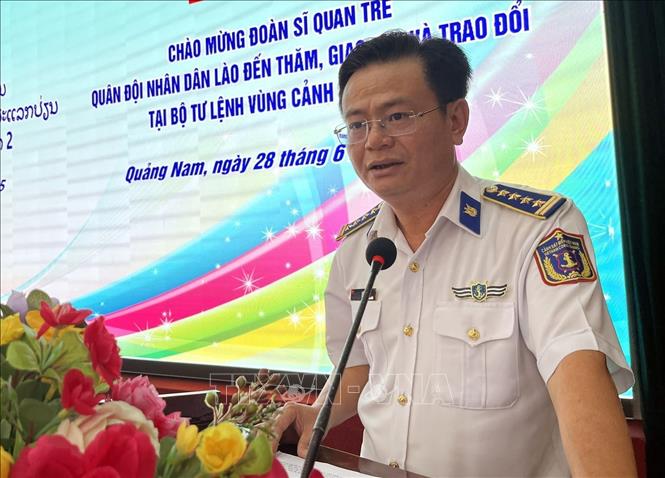 Đại tá Lê Huy, Chính ủy Vùng Cảnh sát biển 2 phát biểu tại chương trình giao lưu. Ảnh: Trịnh Bang Nhiệm - TTXVN