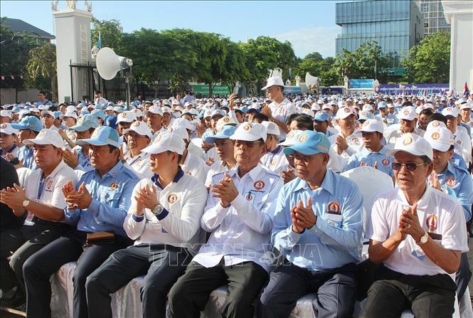 Các đại biểu tham dự lễ mít tinh kỷ niệm 74 năm thành lập CPP. Ảnh: Quang Anh – PV TTXVN tại Campuchia