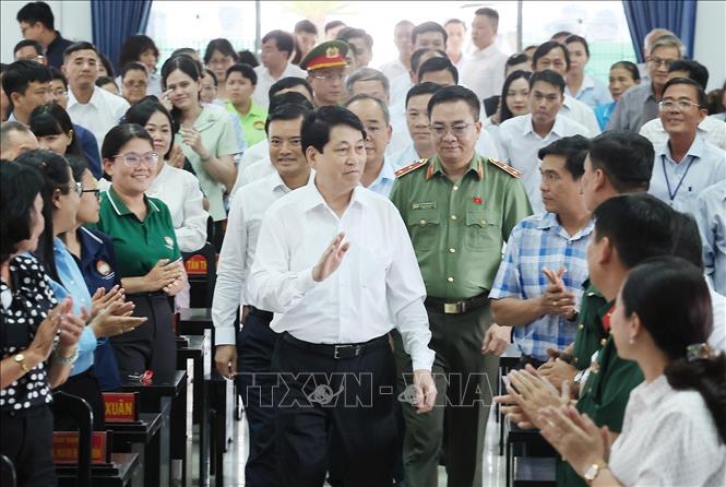 Chủ tịch nước Lương Cường dự Hội nghị tiếp xúc cử tri huyện Hóc Môn và huyện Củ Chi. Ảnh: Lâm Khánh – TTXVN