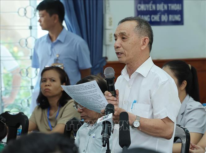 Cử tri Lê Văn Khuyên, xã Thới Tam Thôn, huyện Hóc Môn phát biểu ý kiến. Ảnh: Lâm Khánh – TTXVN
