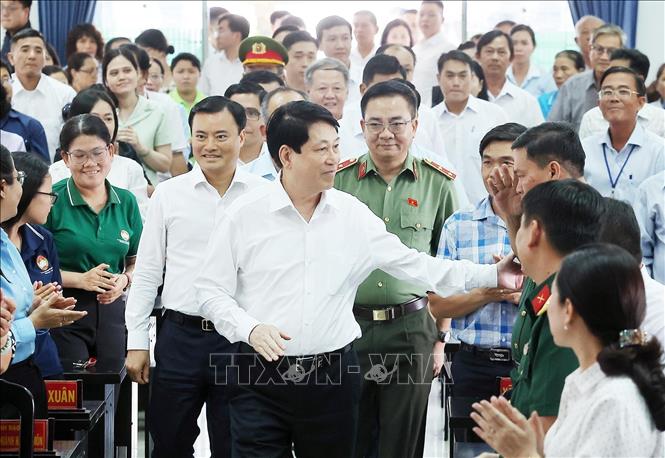 Chủ tịch nước Lương Cường dự Hội nghị tiếp xúc cử tri huyện Hóc Môn và huyện Củ Chi. Ảnh: Lâm Khánh – TTXVN