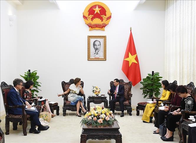 Phó Thủ tướng, Bộ trưởng Ngoại giao Bùi Thanh Sơn tiếp Tổng Giám đốc UNESCO Audrey Azoulay. Ảnh: TTXVN