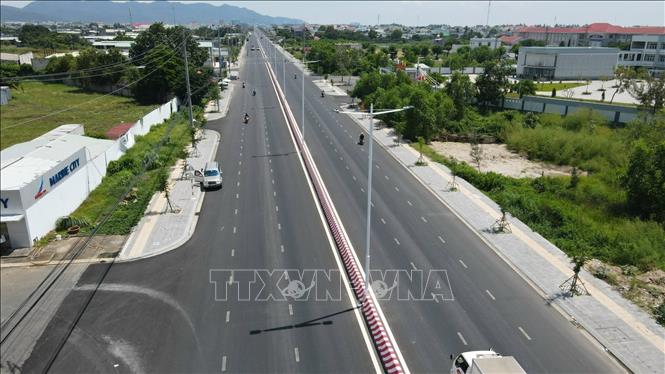 Hệ thống giao thông nông thôn tại huyện Long Đất được đầu tư khang trang, hiện đại. Ảnh: Hoàng Nhị - TTXVN