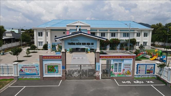 Một trường mầm non tại khu vực thị trấn Long Hải, huyện Long Đất được đầu tư khang trang, hiện đại. Ảnh: Hoàng Nhị - TTXVN