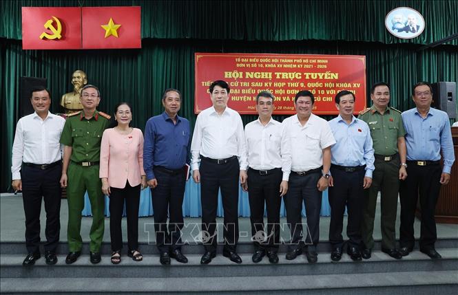 Chủ tịch nước Lương Cường và các đại biểu dự Hội nghị tiếp xúc cử tri huyện Hóc Môn và huyện Củ Chi sau Kỳ họp thứ 9, Quốc hội khoá XV. Ảnh: Lâm Khánh – TTXVN