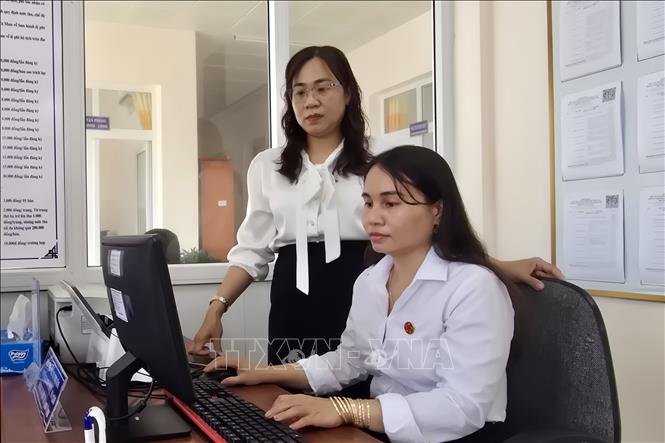 Trung tâm phục vụ hành chính công phường An Xuyên (mới), tỉnh Cà Mau vận hành thử nghiệm, kết nối thông tin đảm bảo thông suốt. Ảnh: Kim Há – TTXVN