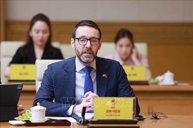 UK Ambassador to Vietnam Iain Frew speaks at the meeting. VNA Photo: Dương Giang