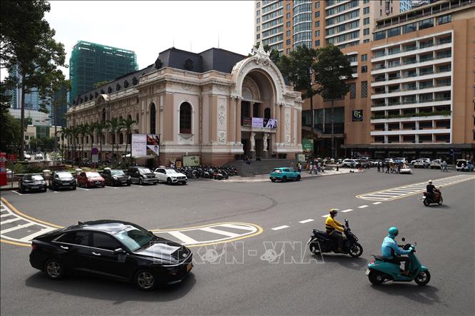 Không gian bình yên trung tâm Thành phố Hồ Chí Minh ở Công trường Lam Sơn trước Nhà hát Thành phố. Ảnh: Hồng Đạt - TTXVN

