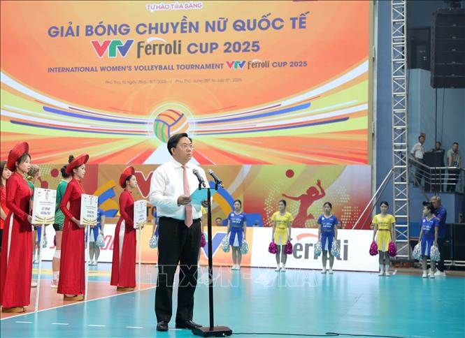 Chủ tịch UBND tỉnh Vĩnh Phúc Trần Duy Đông phát biểu tại buổi lễ. Ảnh: Hoàng Hùng - TTXVN