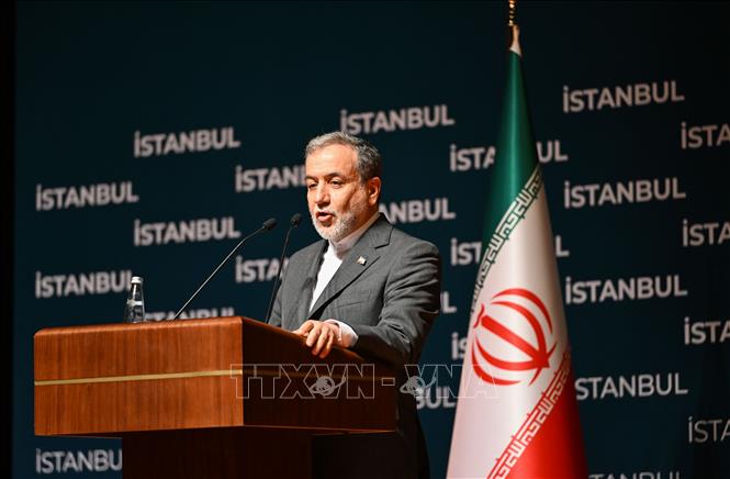 Ngoại trưởng Iran Seyed Abbas Araghchi trong cuộc họp báo tại Istanbul, Thổ Nhĩ Kỳ ngày 22/6/2025. Ảnh: THX/TTXVN