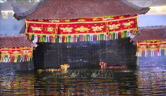 Múa Rối nước sẽ được biểu diễn trong tour đêm “Dấu thiêng Hàng Kênh”. Ảnh: Minh Thu- TTXVN