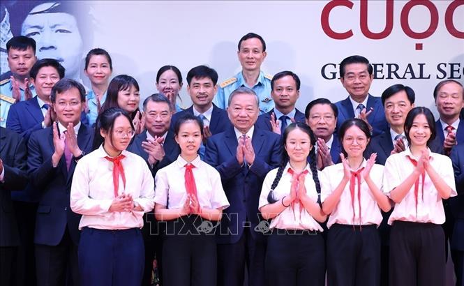Tổng Bí thư Tô Lâm và các đại biểu chụp ảnh chung. Ảnh: Văn Điệp – TTXVN