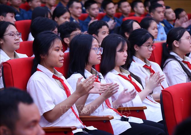 Thiếu nhi Hà Nội dự Triển lãm 
