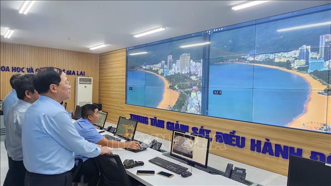 Kiểm tra hệ thống công nghệ thông tin trước thời điểm sáp nhập.
Ảnh: Sỹ Thắng/TTXVN