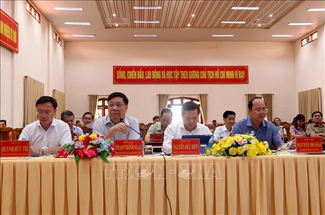 Phó Bí thư Tỉnh ủy, Chủ tịch UBND tỉnh Cà Mau Phạm Thành Ngại phát biểu tại Hội nghị. Ảnh: Kim Há - TTXVN