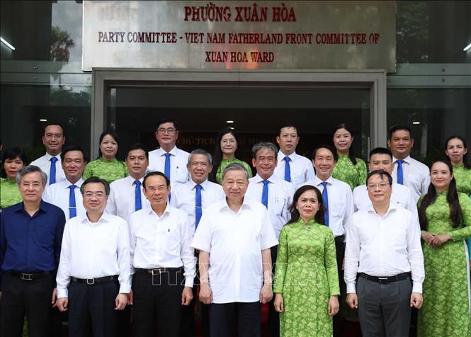 Tổng Bí thư Tô Lâm với cán bộ phường Xuân Hoà, Thành phố Hồ Chí Minh. Ảnh: Thống Nhất – TTXVN