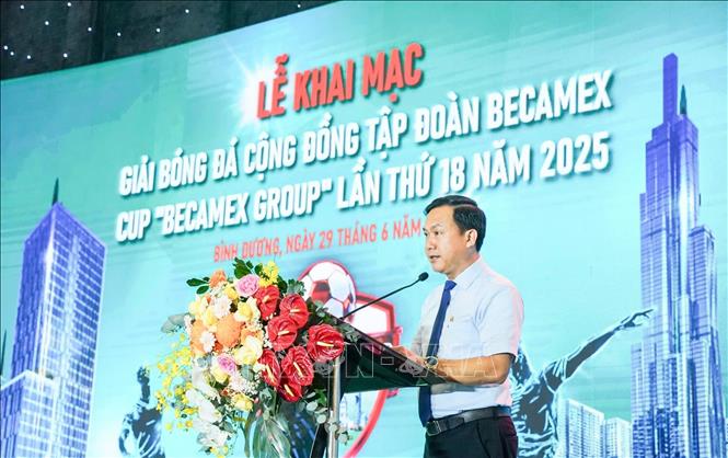 Ông Bùi Hữu Toàn, Giám đốc Sở Văn hóa, Thể thao và Du lịch tỉnh Bình Dương phát biểu chào mừng giải. Ảnh: Dương Chí Tưởng-TTXVN