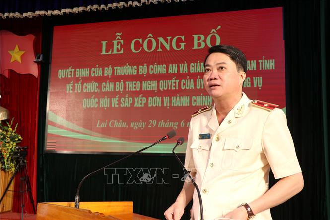 Thiếu tướng Nguyễn Viết Giang, Giám đốc Công an tỉnh Lai Châu phát biểu giao nhiệm vụ cho các đơn vị. Ảnh: Nguyễn Oanh-TTXVN