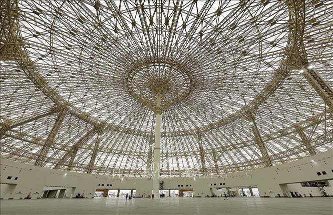 The dome of the building is made of 24,000 tons of steel with impressive architecture. VNA Photo: Quốc Khánh