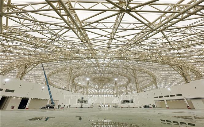 The dome of the building is made of 24,000 tons of steel with impressive architecture. VNA Photo: Quốc Khánh