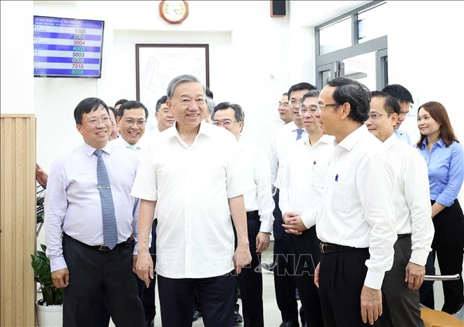 Tổng Bí thư Tô Lâm thăm Trung tâm dịch vụ hành chính công tại xã Tân Vĩnh Lộc, Thành phố Hồ Chí Minh. Ảnh: Thống Nhất – TTXVN